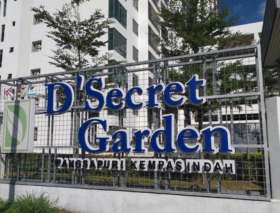 Kempas Indah @ The Secret Garden Homestay ジョホールバル エクステリア 写真